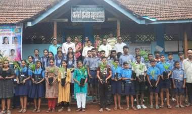 दाभोली इंग्लिश स्कूल येथे नवागत विद्यार्थ्यांचे शानदार स्वागत.