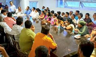 पराभवाला खचून न जाता उद्याच्या विजयाकडे झेपावण्याची ताकद ठेवा : विनायक राऊत.  कणकवली विजय भवन येथे शिवसेना, इंडिया आघाडीच्या पदाधिकाऱ्यांची बैठक संपन्न.