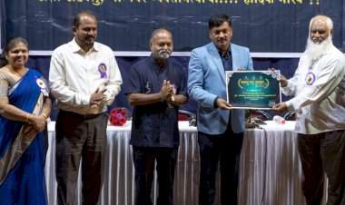 सामाजिक व शैक्षणिक क्षेत्रातील उल्लेखनीय कार्याबद्दल प्रवीण काकडे यांना ‘महाराष्ट्र रत्न पुरस्काराने’ सन्मानित.