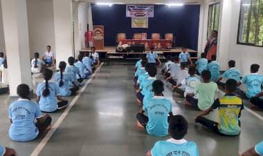 आंतरराष्ट्रीय योग दिनानिमित्त अणसूर पाल हायस्कूल येथे प्राणायाम प्रात्यक्षिके.