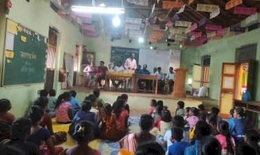 श्री गणेश कृपा कलाक्रीडा व सांस्कृतिक मंडळाच्या वतीने विद्यार्थ्यांना शैक्षणिक साहित्याचे वाटप.