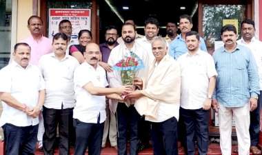 परुळेबाजार ग्रामपंचायतीला कै.वसंतराव नाईक शेती केंद्रीत ग्रामपुरस्कार मिळाल्याबद्दल भाजपा तर्फे सत्कार.