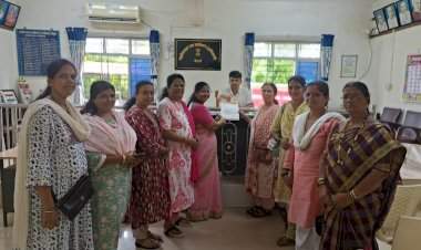 'मुख्यमंत्री माझी लाडकी बहिण' योजनेबाबत आवश्यक दाखले वेळेवर द्या.  वेंगुर्ला तालुका महिला मोर्चा तर्फे तहसीलदारांना निवेदन.