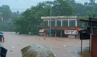 खेडमधील जगबुडी, राजापूरची कोदवली नदी धोका पातळीच्या वर.