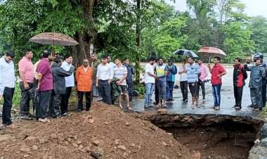 ऍप्रोचरोड नसल्यामुळे वाहतुकीस बंद असलेल्या आंबेरी पुलावरून आमदार वैभव नाईक आक्रमक.   दोन दिवसात ऍप्रोच रोडचे काम पूर्ण न झाल्यास अधिकाऱ्यांना घेराव घालण्याचा दिला इशारा.