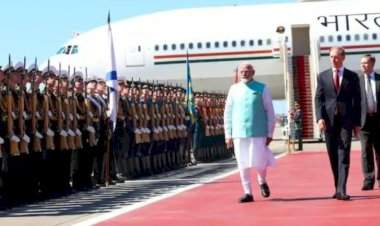 पंतप्रधान नरेंद्र मोदी यांचे रशियात भव्य स्वागत.