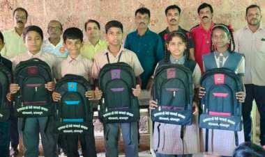 ईनामदार श्री भगवती देवी संस्थान कोटकामते यांच्या वतीने विद्यार्थ्यांना शैक्षणिक साहित्याचे वाटप.