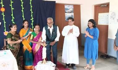 आजी-आजोबा रमले नातवंडांच्या शाळेत.