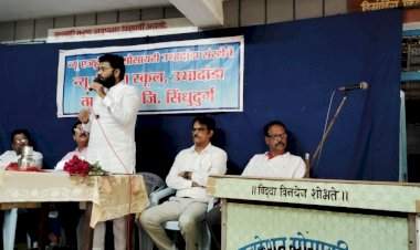 भाजप युवा मोर्चा प्रदेश उपाध्यक्ष विशाल परब यांनी उभादांडा न्यू इंग्लिश स्कूलला दिली भेट.  येत्या १५ दिवसांत रस्ता प्रश्न मार्गी लावणार असल्याचे दिले आश्वासन.