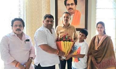 आमदार वैभव नाईक यांच्या निवासस्थानी शिवसेना सचिव आमदार मिलिंद नार्वेकर यांचे झाले स्वागत.