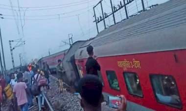 उत्तरप्रदेशमध्ये साबरमती एक्सप्रेसचे २२ डबे रुळावरुन घसरले; सुदैवाने सर्व प्रवासी सुरक्षित.