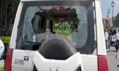 आदित्य ठाकरे यांच्या ताफ्यातील कारला अपघात; दुचाकीस्वाराची धडक.