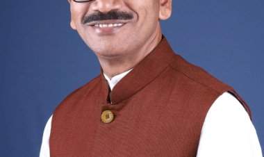 वेंगुर्ला कॅम्प कॉर्नर मित्रमंडळाच्या सार्वजनिक नवरात्रौत्सव कमिटी अध्यक्षपदी उमेश येरम.   कॅम्प कॉर्नर मित्र मंडळाचा रौप्यमहोत्सवी नवरात्रौत्सव.