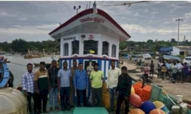 तारकर्ली येथे अवैध्यरित्या मासेमारी करणाऱ्या ट्रॉलरवर मत्स्य व्यवसाय विभागाची कारवाई