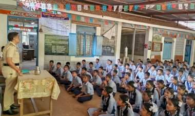 न्यू इंग्लिश स्कूल उभादांडा शाळेत वेंगुर्ले पोलिसाचे विशेष मार्गदर्शन