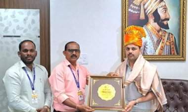 सिंधुदुर्ग जिल्हा बँक अध्यक्ष मनिष दळवी यांना कोकणरत्न पुरस्कार प्रदान