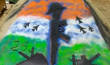 वेंगुर्ले येथे वाळूशिल्प साकारत देशवासीयांना देण्यात आल्या शुभेच्छा