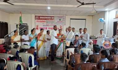 आदर्श पत्रकार पुरस्कार प्राप्त शंकर घोगळे यांचा परुळे ग्रामपंचायतीतर्फे सत्कार.