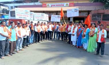 एसटी तिकीट दरवाढी विरोधात कुडाळात उबाठा शिवसेनेचे चक्काजाम आंदोलन