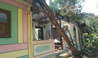 शॉर्टसर्किटमुळे लागलेल्या आगीत घर बेचिराख