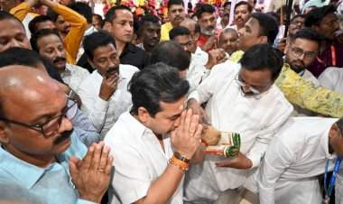 पालकमंत्री नितेश राणे यांनी घेतले आई भराडी देवीचे दर्शन