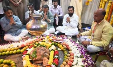 राज्याचे उपमुख्यमंत्री एकनाथ शिंदे कुणकेश्वर चरणी लीन