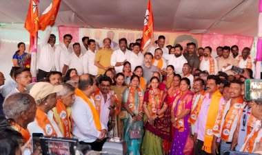 सिंधुदुर्गात ठाकरे सेनेला मोठा धक्का,  उबाठा जिल्हाप्रमुख संजय पडते शिंदेंच्या शिवसेनेत