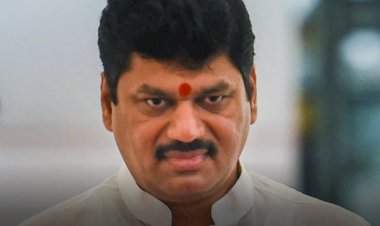 मंत्री धनंजय मुंडे यांचा राजीनामा,   मुंडे यांच्या सहाय्यकांनी मुख्यमंत्र्यांकडे राजीनामा केला सुपूर्द