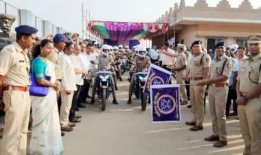 सुरक्षित पर्यटन उपक्रमाअंतर्गत सिंधुदुर्ग पोलीस तर्फे १८ दुचाकींचा अनावरण सोहळा