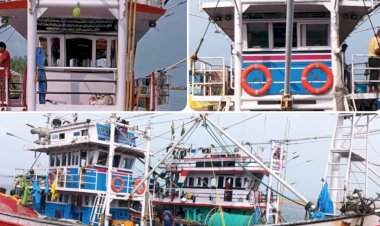 रत्नागिरी येथील दोन एल.ई.डी. नौका मालवण समुद्रात पकडल्या