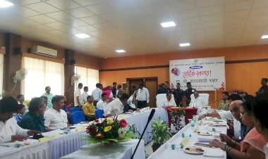 वेंगुर्ले प्रादेशिक फळसंशोधन केंद्राला शरद पवार यांची भेट