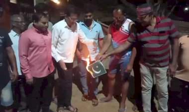 पहलगाम येथील भ्याड हल्ल्याचा शिरोडा येथे काँगेसतर्फे निषेध