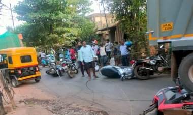 डंपरची विजेच्या खांबाला धडक