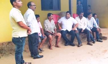 अपघातात मुलीला गमावलेल्या अनिल माळवे कुटुंबियांचे वैभव नाईक यांनी केले सांत्वन