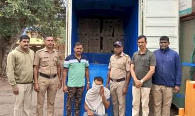 बेकायदा गोवा बनावटीची दारू आंबोली तपासणी नाक्यावर जप्त