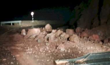 भुईबावडा घाटात कोसळली दरड