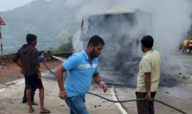 करूळ घाटात कंटेनरने घेतला अचानक पेट