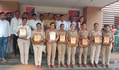 कराड येथील  कर्तबगार महिला पोलिसांचा अहिल्यारत्न पुरस्कार देऊन सन्मान