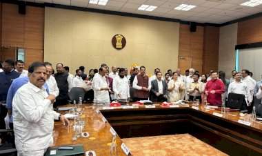 वेंगुर्ला निवती समुद्रात होणार “गुलदार” युद्धनौकेचा पाण्याखालील संग्रहालय......मुख्यमंत्र्यांच्या हस्ते प्रकल्पाचे शुभारंभ