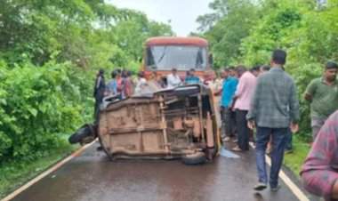 देवगड येथे एसटी बस आणि रिक्षा यांच्यात भीषण अपघात.....४ जणांचा जागीच मृत्यू