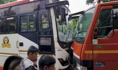 वेंगुर्ले- भटवाडी येथे एसटी व कॅन्टरचा अपघात.....दोघेजण जखमी