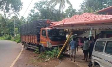 दोडामार्ग सासोलीत भरधाव आयशर टेम्पोची घराच्या शेडला धडक