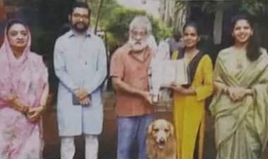 सुप्रिया राऊळ हिचा सावंतवाडीतील राजवाड्यात सत्कार.......स्वरचित काव्य लेखन स्पर्धेत प्रथम क्रमांक पटकावल्याबद्दल विशेष सत्कार