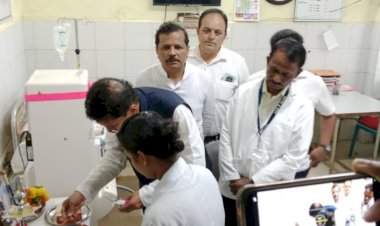 सावंतवाडी उपजिल्हा रुग्णालयातील दोन डायलिसिस मशीनचे आमदार केसरकर यांच्या हस्ते लोकार्पण