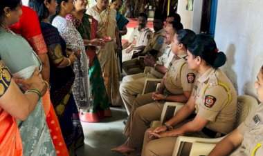 रक्षाबंधनाच्या निमित्ताने वेंगुर्ला पोलीस ठाण्यात अनोखा उपक्रम........भाजपा महिला मोर्चाच्या पदाधिकाऱ्यांकडून पोलिस बांधवांना राखी बांधून सन्मान