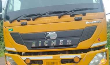 कुडाळ महसुल पथकाच्या गाडीवर डंपर घालण्याचा प्रयत्न.....डंपर चालकांवर गुन्हा दाखल