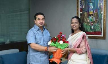 पालकमंत्री नितेश राणे यांची जिल्हाधिकारी तृप्ती धोडमिसे यांनी घेतली  भेट.....जिल्ह्याच्या विकासासाठी विविध विषयांवर चर्चा