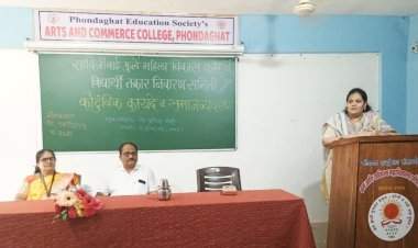 फोंडाघाट महाविद्यालयात ‘कौटुंबिक कायदे आणि समाजव्यवस्था’ या विषयावर ॲड. युगंधरा मोदी यांचे मार्गदर्शन