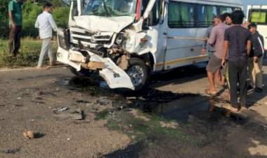 मुंबई - गोवा महामार्गावर इन्सुली कोठावळेबांध येथे अपघात