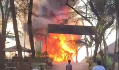 तोंडवळी तळाशील समुद्रकिनारी होड्या जळून खाक